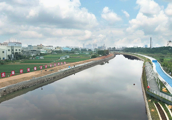 “全河段、全流域、全天候、生态修复”治理原则<br />
<br />
按照“控源截污→内源清淤→补水活源(生态补水)→堤防整治→生态修复”的总体思路。